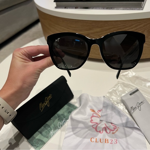 New Maui Jim Alulu cat eye polarized sunglasses - Picture 9 of 13